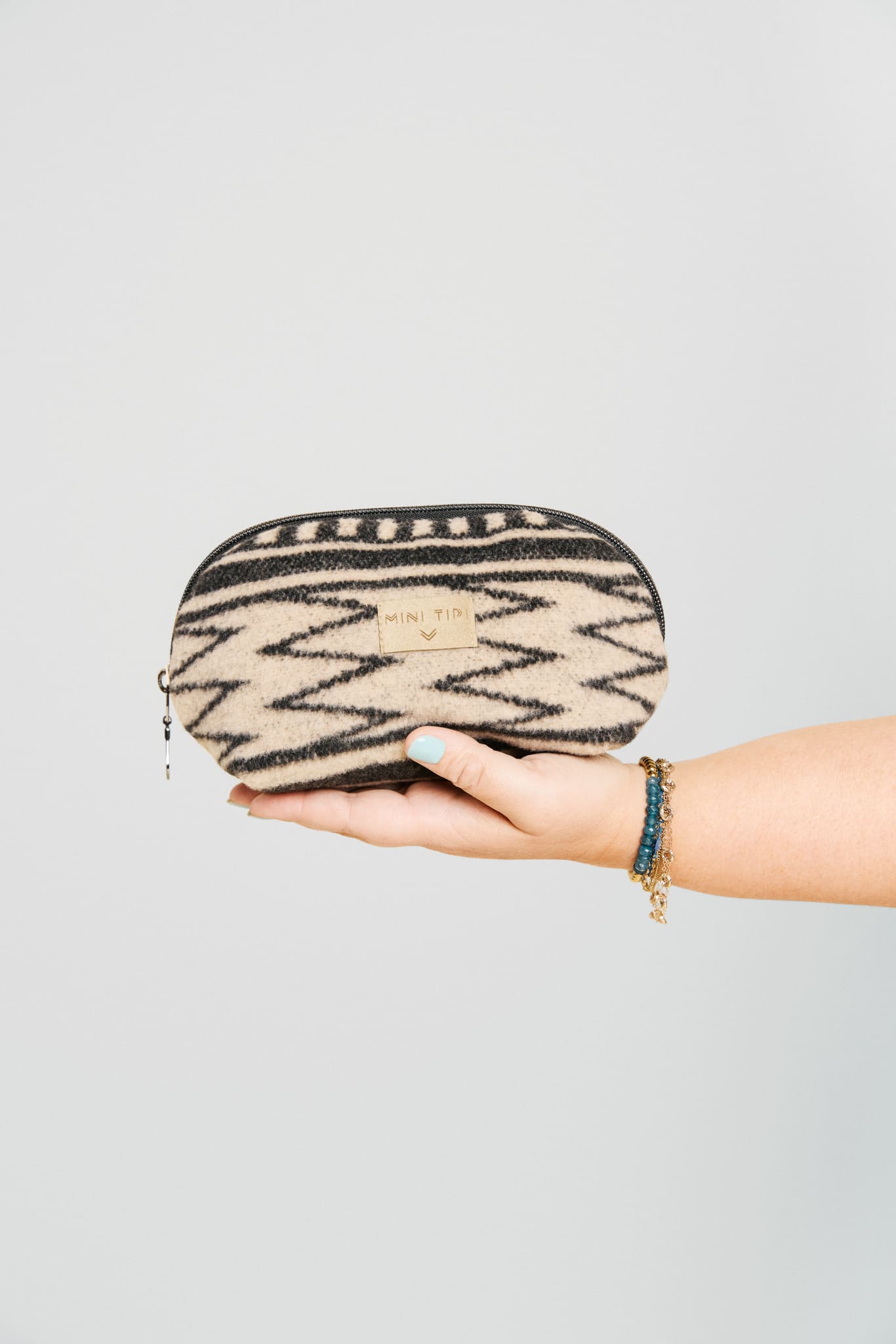 Weaver Essential Bag